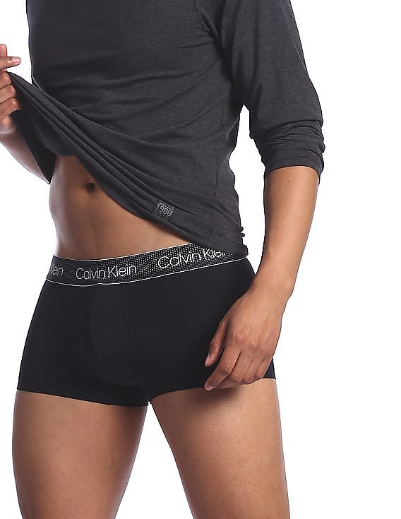 Buy Calvin Klein Underwear Men Black Elasticized Waistband Solid Trunks -  NNNOW.com