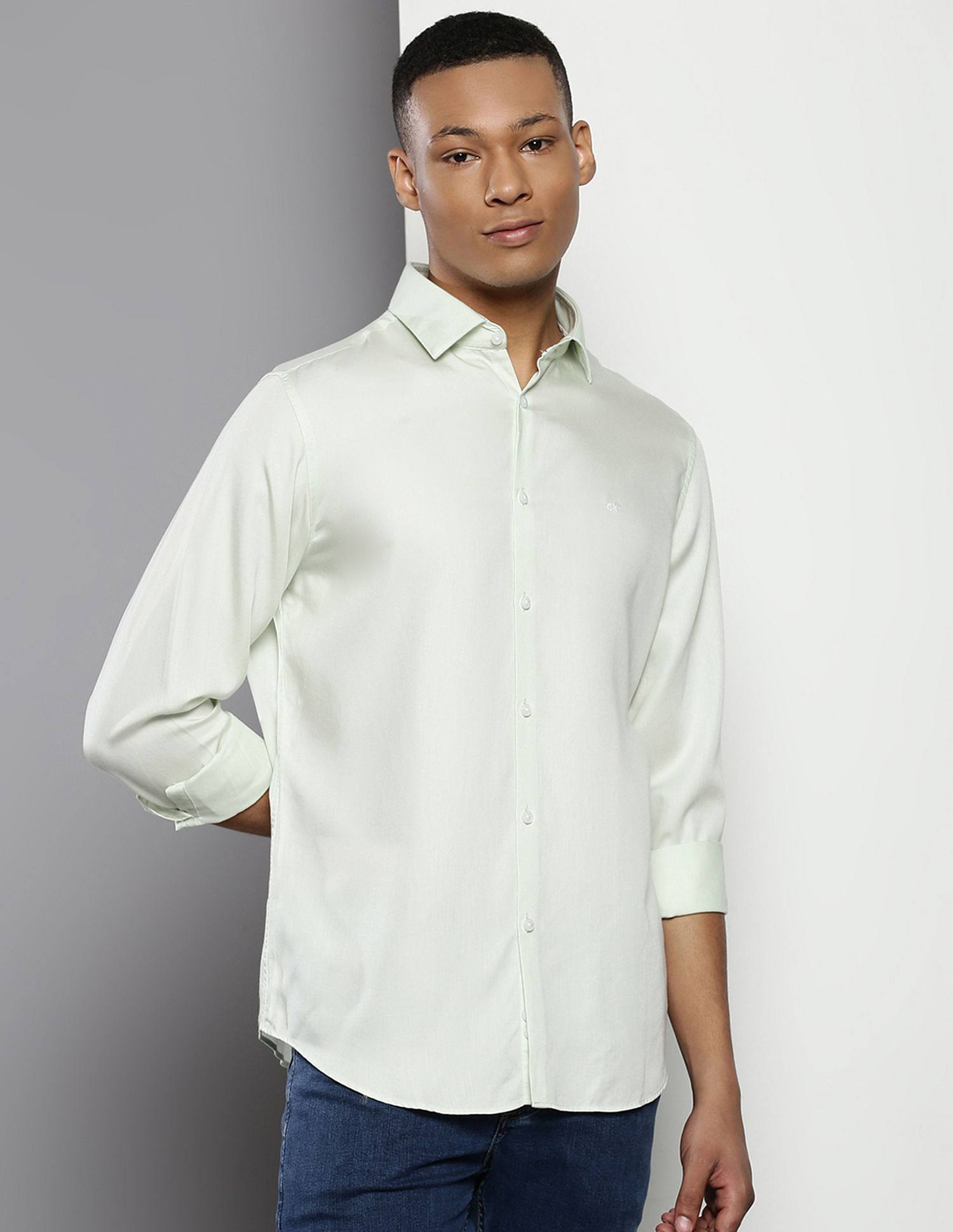 Calvin Klein Cutaway Collar Solid Shirt