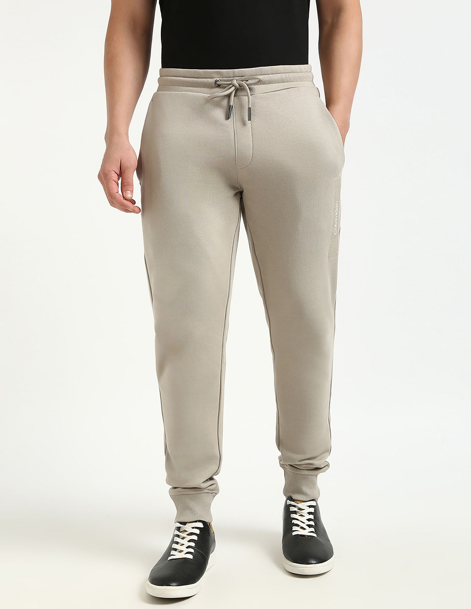 Calvin Klein Jeans Regular-Fit Solid Mid Rise Trouser