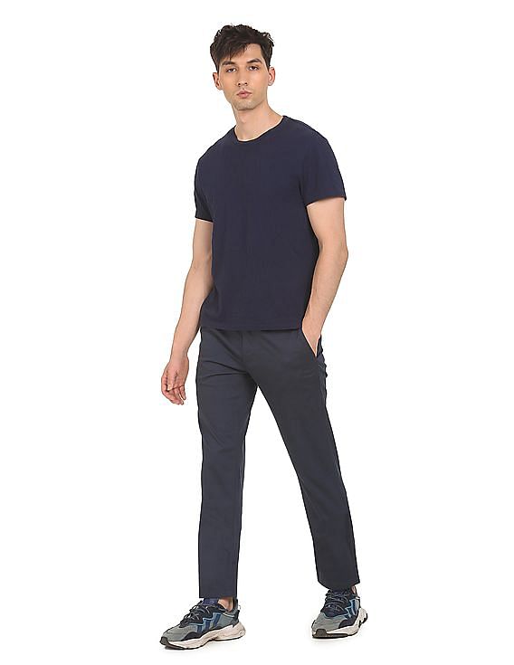 Tommy Hilfiger Men Navy Mid Rise Solid Casual Trousers
