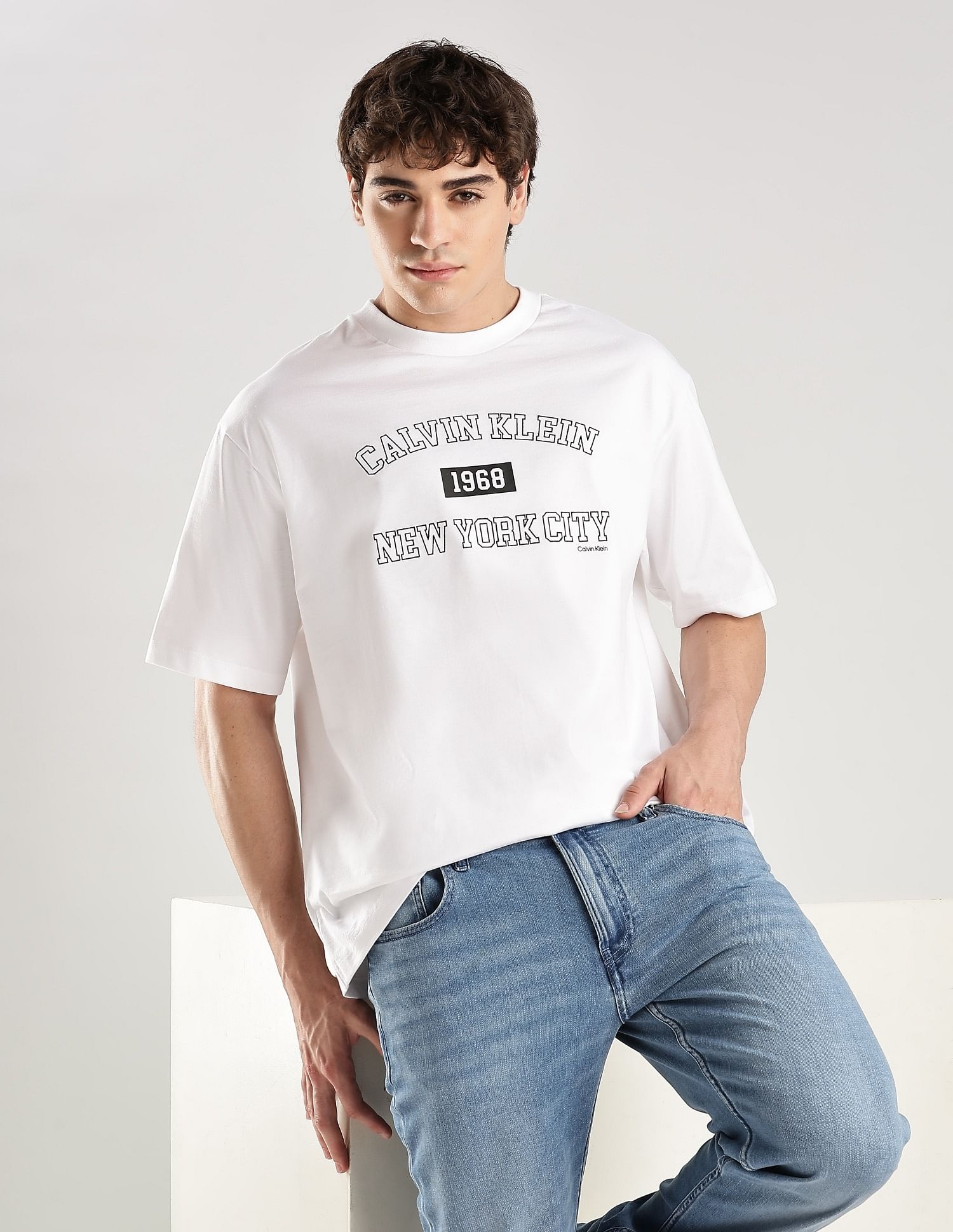 Calvin Klein Jeans Logo Relaxed-Fit Cotton T Shirt
