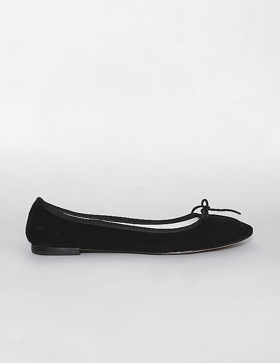 Gap black store flats