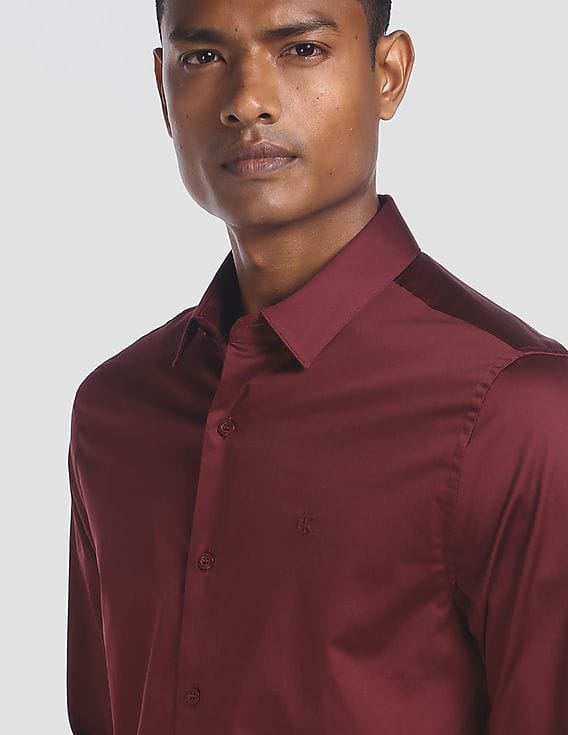 Buy Calvin Klein Men Maroon Slim Fit Satin Stretch Solid Casual Shirt -  NNNOW.com