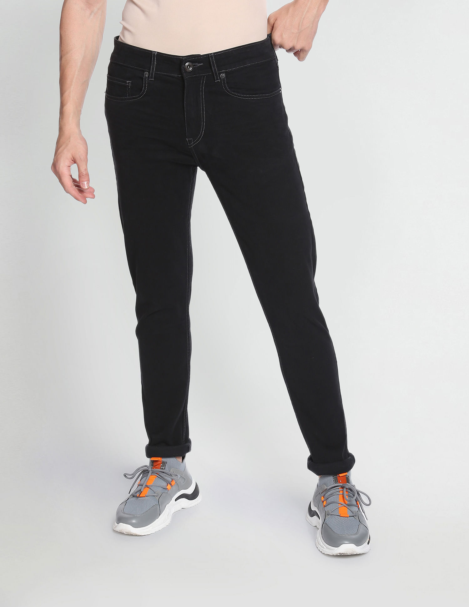 Tapered fit 2024 jeans online