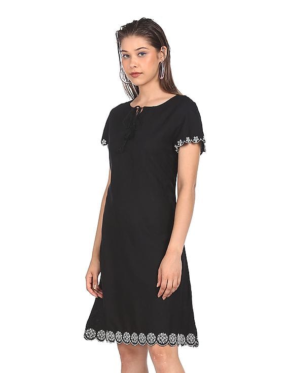Buy Aeropostale Women Black Round Neck Scalloped Hem Shift Dress - NNNOW.com