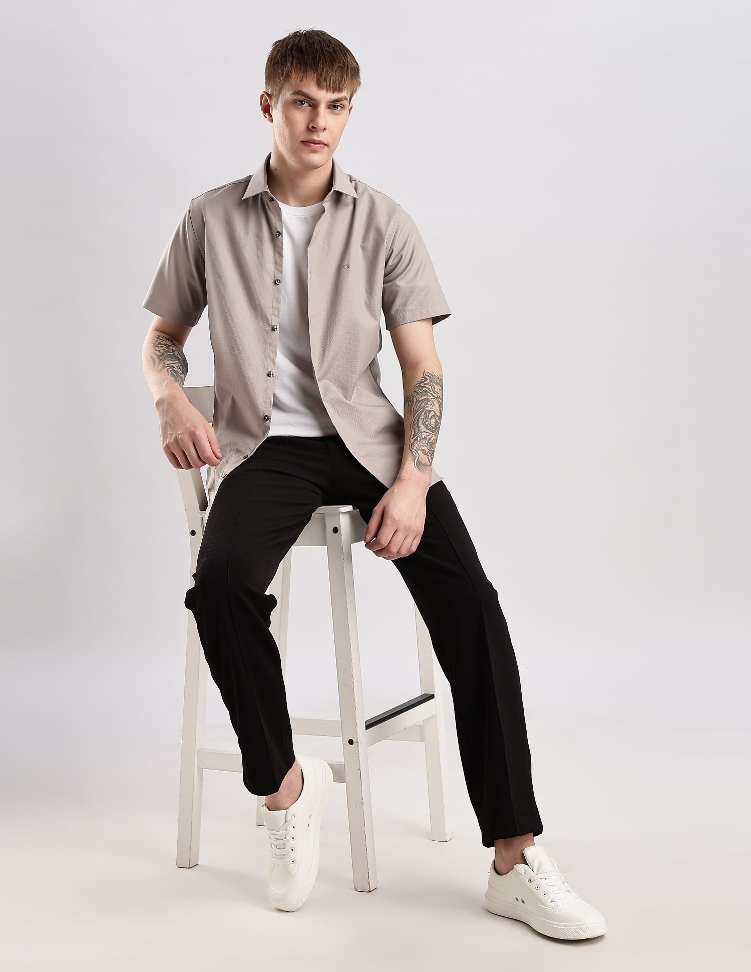 Calvin Klein Jeans Solid Slim Fit Dobby Woven Shirt