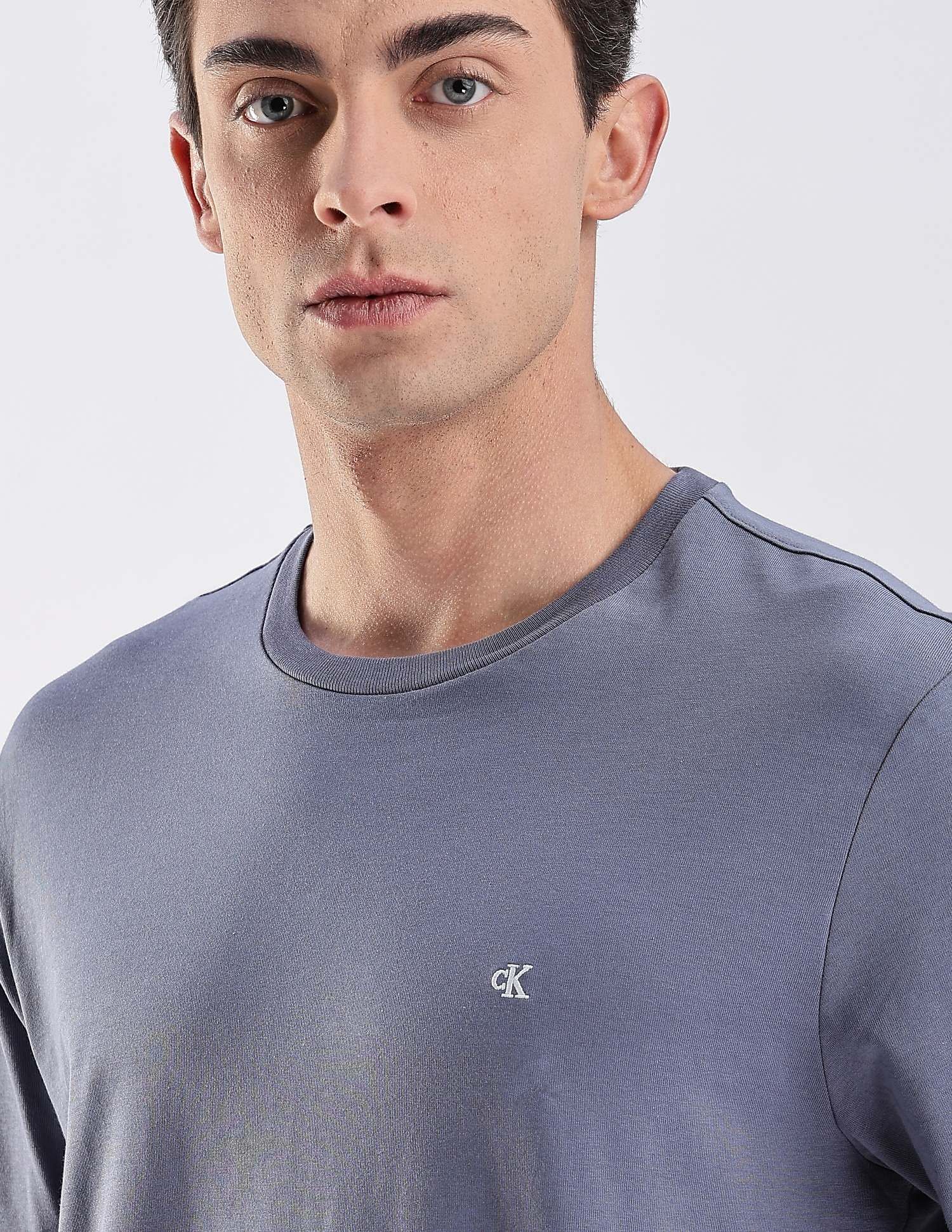 Calvin Klein Jeans Regular-Fit Solid Cotton T-Shirt
