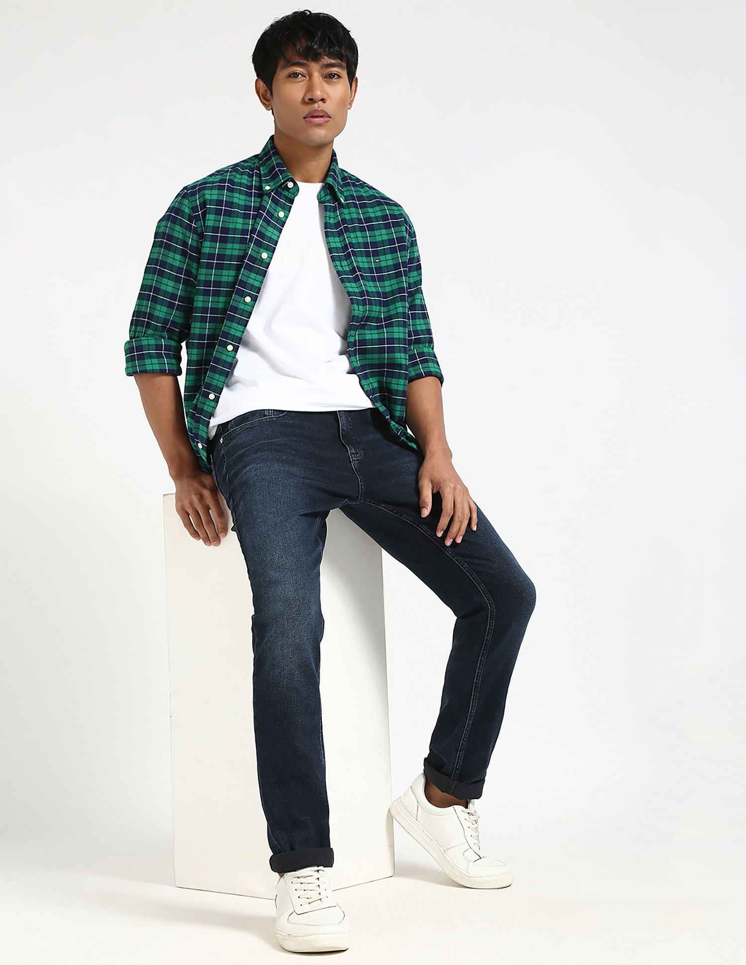 Tommy Hilfiger Light-Wash Relaxed-Fit Mid-Rise Jeans