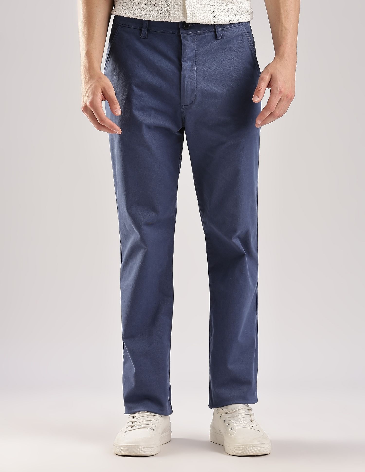Calvin Klein Jeans Relaxed-Fit Solid Mid Rise Trousers