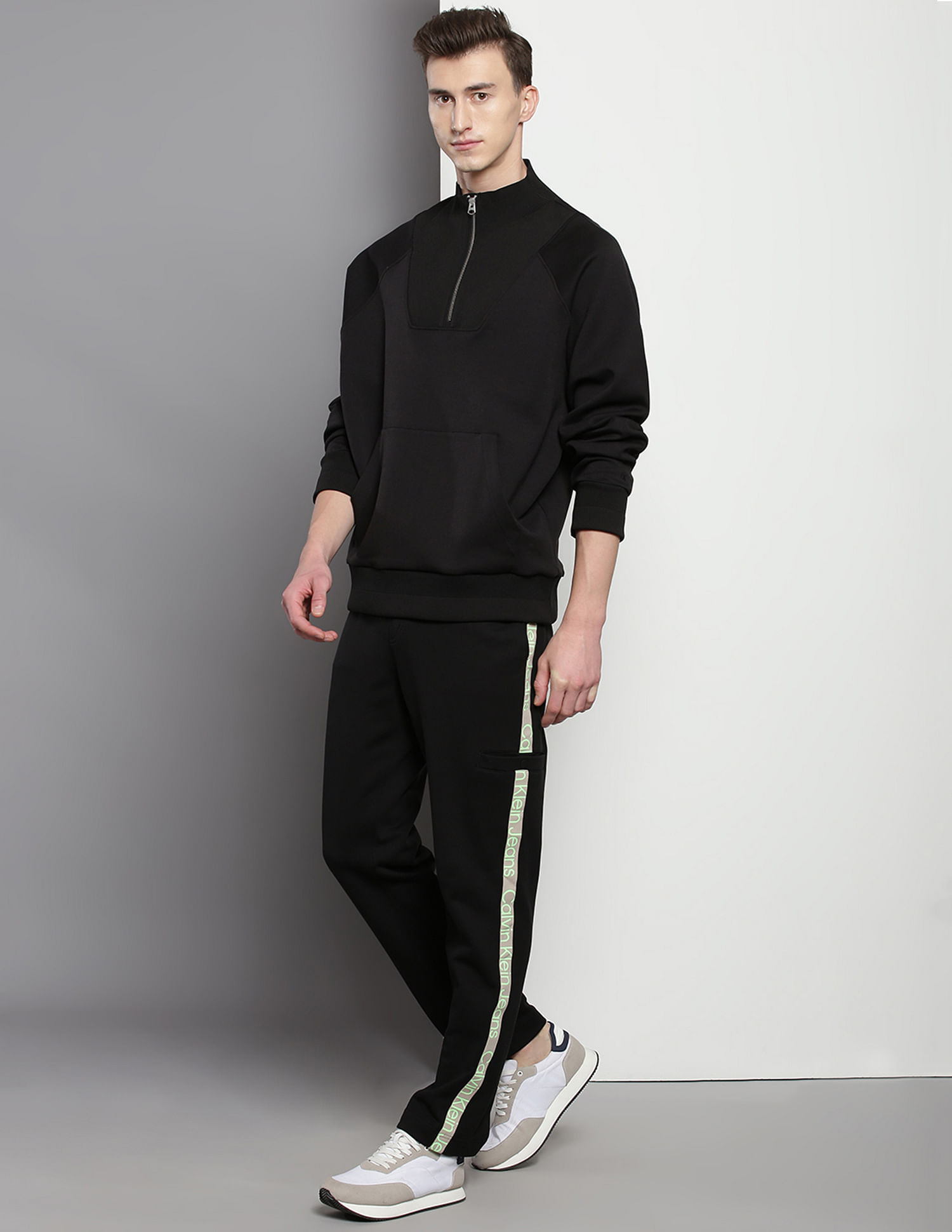 Calvin Klein Minimal Logo Solid Sweatshirt
