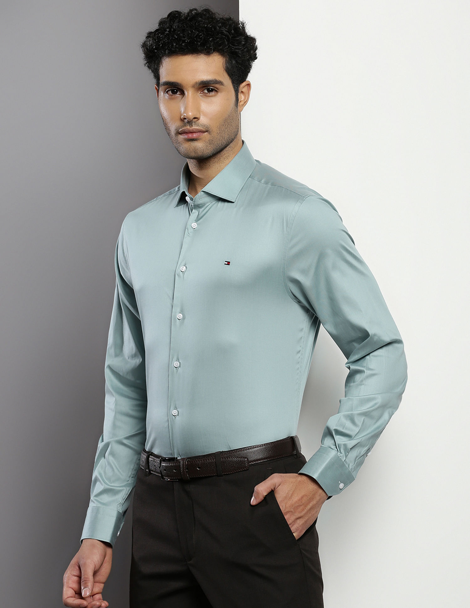 Tommy Hilfiger Cutaway Collar Twill Shirt
