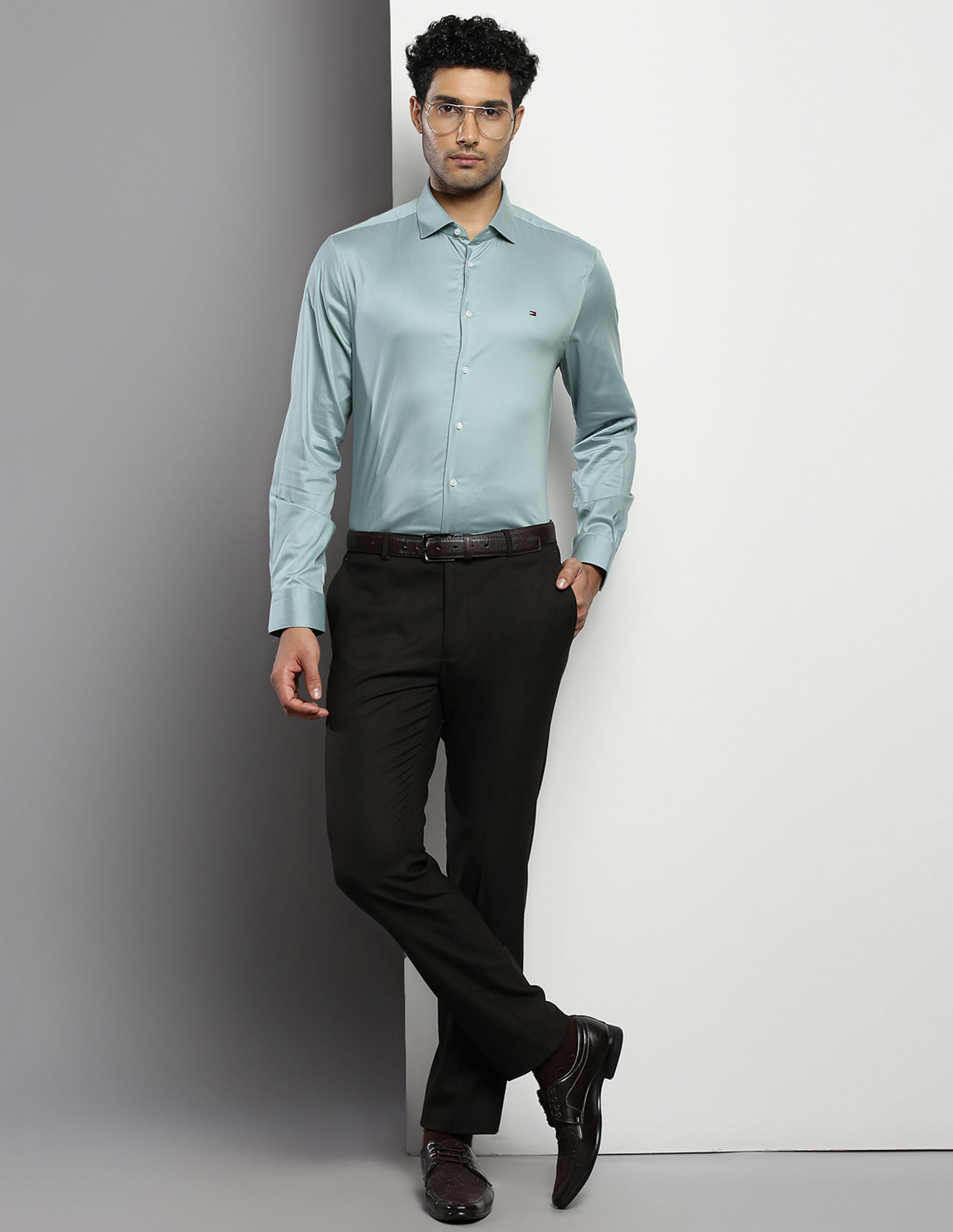 Tommy Hilfiger Cutaway Collar Twill Shirt
