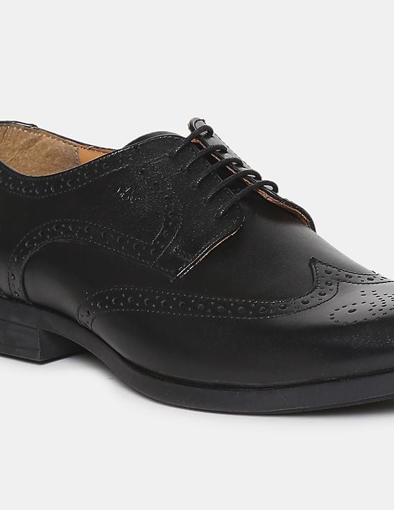 Buy Arrow Men Black Brogued Wingtip Toe Leather Roger Derby Shoes