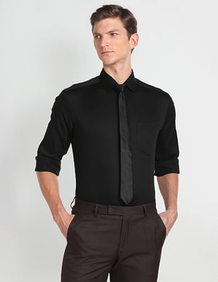 Arrow Manhattan Slim Fit Solid Shirt