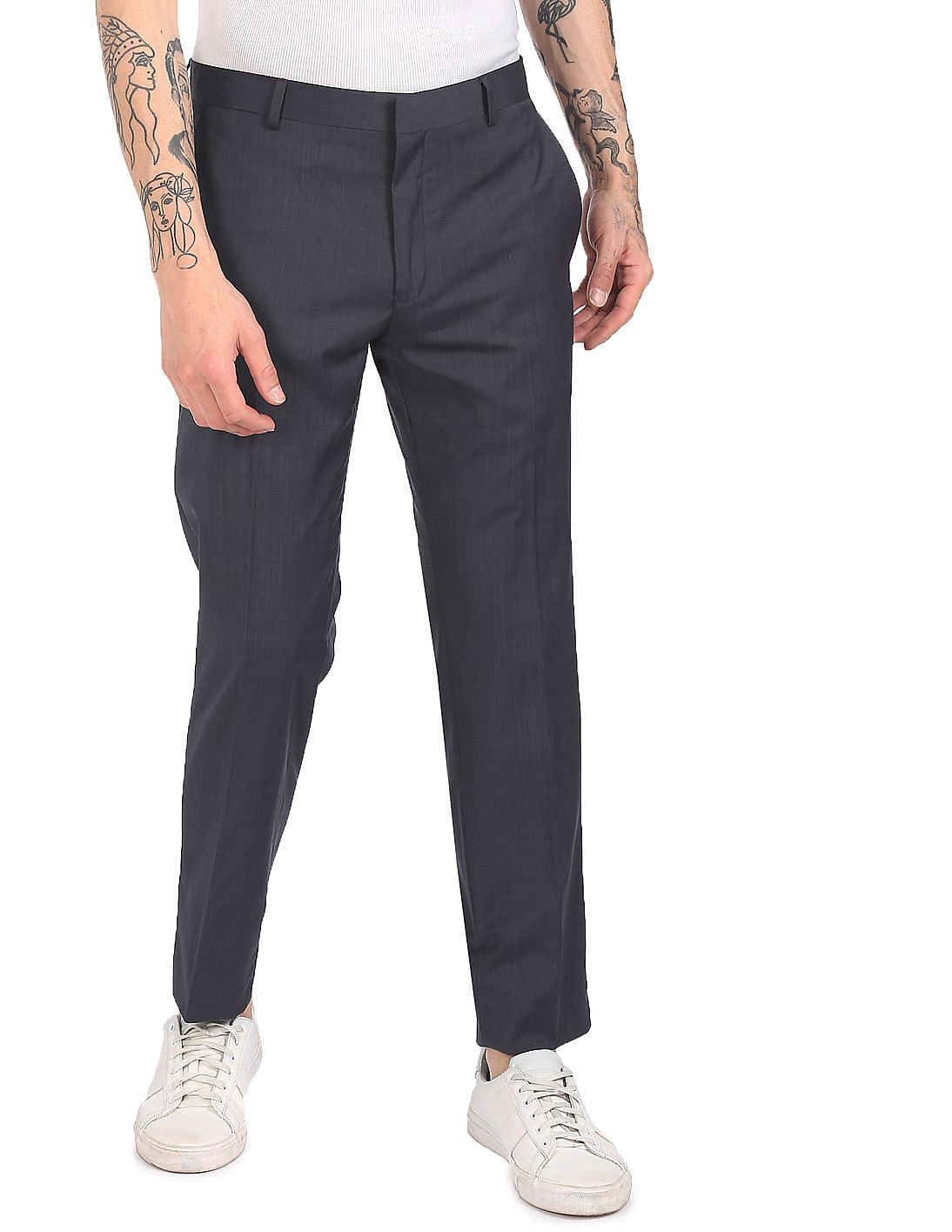 Buy Tommy Hilfiger Men Navy Mid Rise Solid Casual Trousers - NNNOW.com