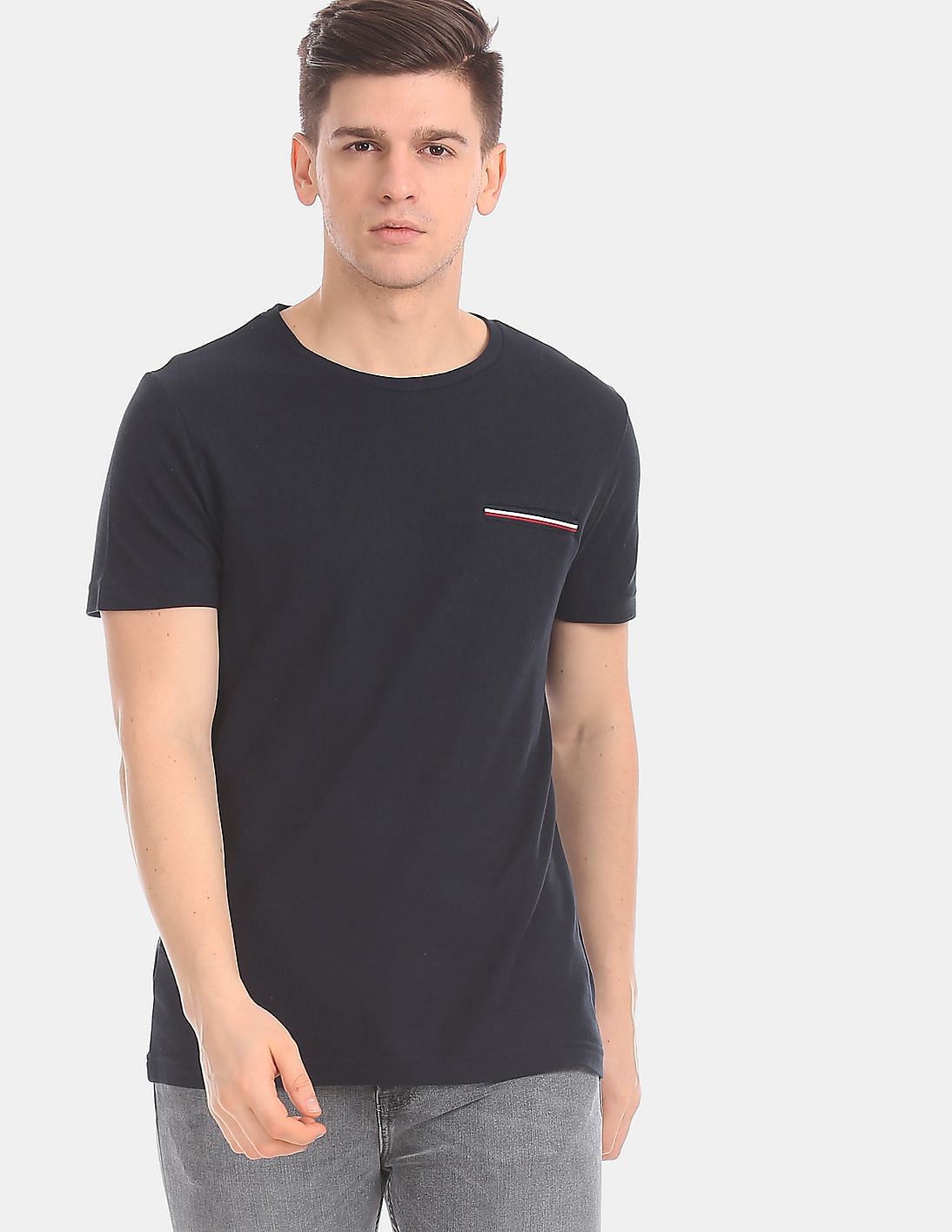 Buy Tommy Hilfiger Men Men Blue Welt Pocket Flex T-Shirt - NNNOW.com